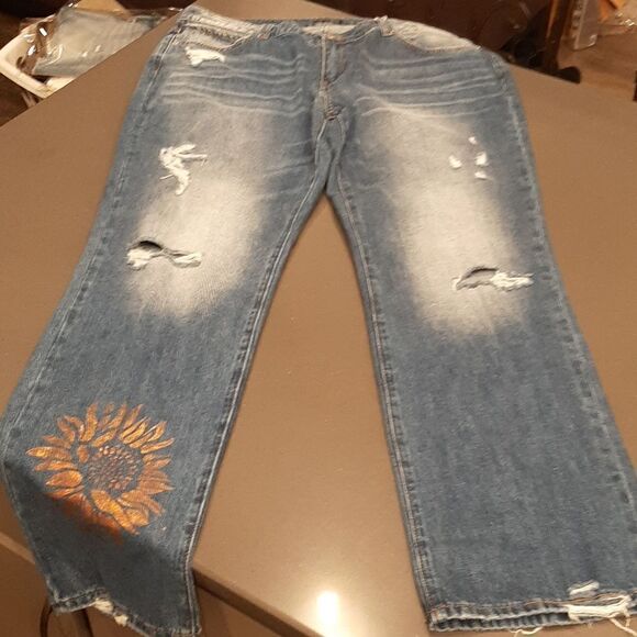 Flamingo Distressed Jeans with Decals NWT - Picture 2 of 12